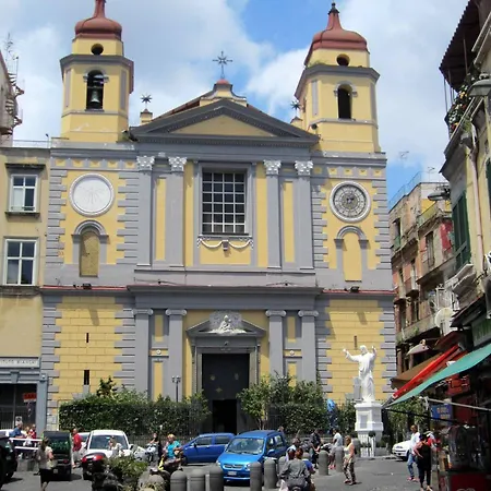 Pupa House Nápoly